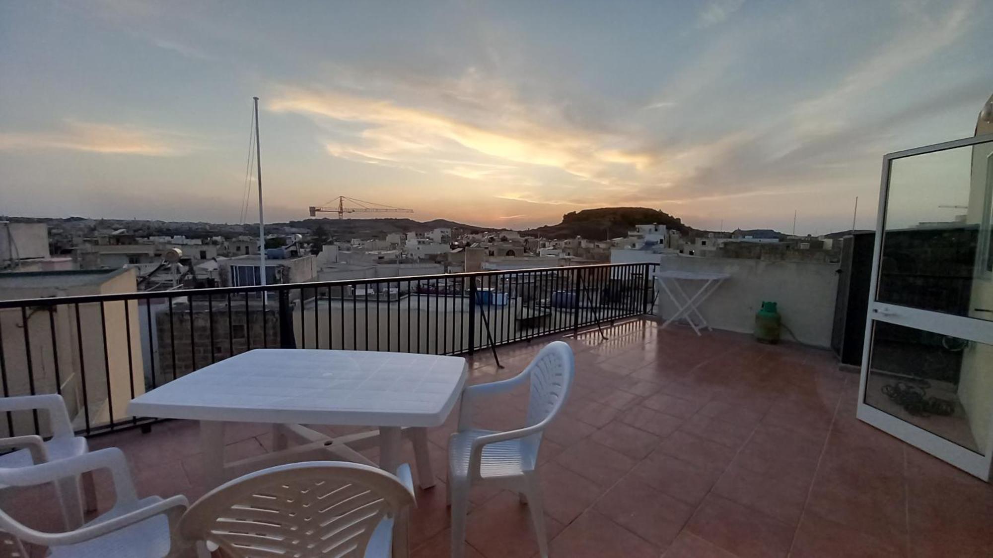 Sunset Suite Victoria Exteriör bild